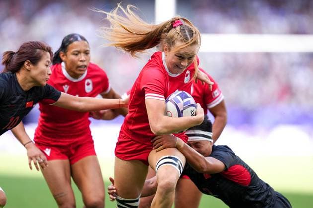 (240729) -- PARIS, July 29, 2024 -- Carissa Norsten (C) of Cananda competes during the rugby sevens women s pool A match between China and Canada at Paris 2024 Olympic Games, Olympische Spiele, Olympia, OS in Paris, France, July 29, 2024. Xu Chang) (PARIS2024) FRANCE-PARIS-OLY-RUGBY SEVENS xuchang 