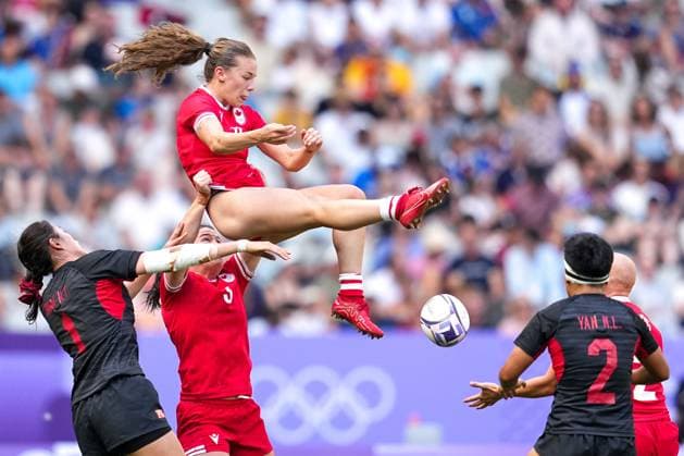 (240729) -- PARIS, July 29, 2024 -- Piper Logan (C) of Cananda competes during the rugby sevens women s pool A match between China and Canada at Paris 2024 Olympic Games, Olympische Spiele, Olympia, OS in Paris, France, July 29, 2024. Xu Chang) (PARIS2024) FRANCE-PARIS-OLY-RUGBY SEVENS xuchang 