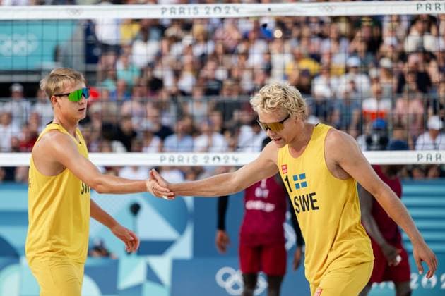 240729 David Ahman and Jonatan Hellvig of Sweden in men s preliminary round beach volleyball match between Sweden and Qatar during day 3 of the Paris 2024 Olympic Games on July 29, 2024 in Paris Photo Vegard Grott BILDBYRAN code VG VG0637 bbeng olympic games olympics os ol olympiska spel olympiske leker paris 2024 paris os paris ol beachvolleyboll beach volleyball sandvolleyball sverige sweden jubel  Copyright: VEGARDxGRoTT BB240729VG084