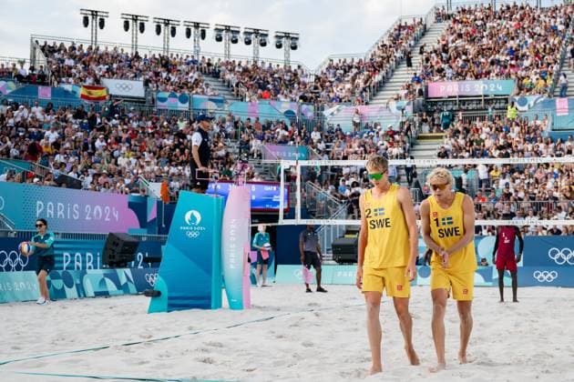 240729 David Ahman and Jonatan Hellvig of Sweden in men s preliminary round beach volleyball match between Sweden and Qatar during day 3 of the Paris 2024 Olympic Games on July 29, 2024 in Paris Photo Vegard Grott BILDBYRAN code VG VG0637 bbeng,olympic games,olympics,os,ol,olympiska spel,olympiske leke  Copyright: VEGARDxGRoTT BB240729VG085