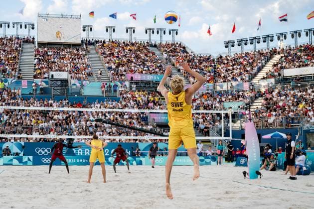 240729 David Ahman and Jonatan Hellvig of Sweden in men s preliminary round beach volleyball match between Sweden and Qatar during day 3 of the Paris 2024 Olympic Games on July 29, 2024 in Paris Photo Vegard Grott BILDBYRAN code VG VG0637 bbeng,olympic games,olympics,os,ol,olympiska spel,olympiske leke  Copyright: VEGARDxGRoTT BB240729VG099