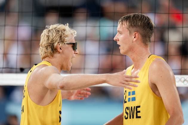 240729 David Ahman and Jonatan Hellvig of Sweden in men s preliminary round beach volleyball match between Sweden and Qatar during day 3 of the Paris 2024 Olympic Games on July 29, 2024 in Paris Photo Vegard Grott BILDBYRAN code VG VG0637 bbeng olympic games olympics os ol olympiska spel olympiske leker paris 2024 paris os paris ol beachvolleyboll beach volleyball sandvolleyball sverige sweden jubel  Copyright: VEGARDxGRoTT BB240729VG105