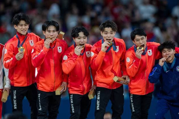Artistic Gymnastic - Olympic Games, Olympische Spiele, Olympia, OS Paris 2024: Day 3 Gold medalists Team Japan is posing on the podium during the medal ceremony for the Artistic Gymnastics Men s Team Final on day three of the Olympic Games Paris 2024 at Bercy Arena in Paris, France on July 29, 2024. Paris France  Copyright: xAndrzejxIwanczukx originalFilename:iwanczuk-artistic240729_npsBB.jpg