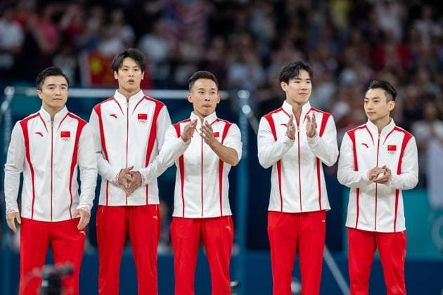 Artistic Gymnastic - Olympic Games, Olympische Spiele, Olympia, OS Paris 2024: Day 3 Silver medalists Team China is posing on the podium during the medal ceremony for the Artistic Gymnastics Men s Team Final on day three of the Olympic Games Paris 2024 at Bercy Arena in Paris, France on July 29, 2024. Paris France  Copyright: xAndrzejxIwanczukx originalFilename:iwanczuk-artistic240729_np3lf.jpg