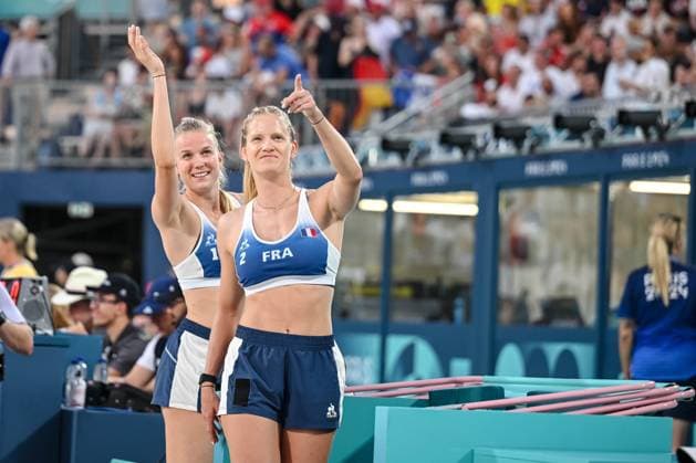 Lezana Placette (France) und Alexia Richard (France) gestures during the Women s Beach volleyball, Beachvolleyball Preliminary Round - Group F match between Lezana Placette, Alexia Richard France and Laura Ludwig, Louisa Lippmann Germany on Day 3 of the Olympic Games, Olympische Spiele, Olympia, OS Paris 2024 at Eiffel Tower Stadium on July 29, 2024 in Paris, France.
