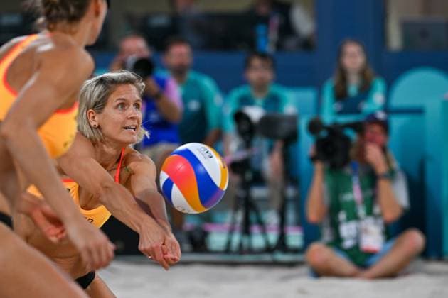 Olympic Games Beach Volleyball Paris 29 07 2024 Preliminary round, Women, GER FRA, Laura Ludwig am BAll, GER , Louisa Lippmann 2, GER , Copyright: xBEAUTIFULxSPORTS TomxBlochx