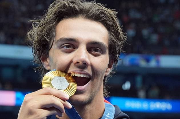 Italy s Thomas Ceccon winner of the men& x2019;s100 mt breaststroke final gold medal at the 2024 Summer Olympics, Monday, July 29, 2024, in Paris, France.  Copyright: xGianxMattiaxD Alberto LaPressex