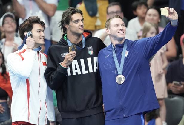 Paris 2024, Swimming, Men, 100m backstroke, Award ceremony