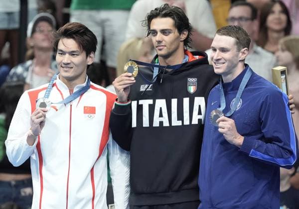 Gold medalist Thomas Ceccon of Italy (C), silver medalist Jiayu Xu of People s Republic of China (L) and bronze medalist Ryan Murphy of the U.S. stand on the podium after the Men s 100m Backstroke Finals at the Paris 2024 Olympics at the Arena Le Defense in Paris, France on Monday, July 29, 2024.  OLY202407291630 RICHARDxELLIS