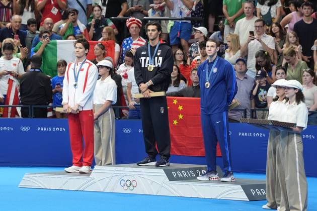 Italy s Thomas Ceccon winner of the men& x2019;s100 mt breaststroke final gold medal on the podium at the 2024 Summer Olympics, Monday, July 29, 2024, in Paris, France.  Copyright: xGianxMattiaxD Alberto LaPressex