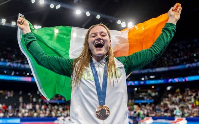 Paris 2024 Olympic Games, Olympische Spiele, Olympia, OS Paris La Defense Arena, Paris, France 29 7 2024 Swimming - Women™s 100m Breaststroke Final Ireland™s Mona McSharry celebrates with her bronze medal Mona McSharry celebrates with her bronze medal 29 7 2024  Copyright: x INPHO MorganxTreacyx MT2_6429a