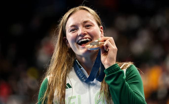 Paris 2024 Olympic Games, Olympische Spiele, Olympia, OS Paris La Defense Arena, Paris, France 29 7 2024 Swimming - Women™s 100m Breaststroke Final Ireland™s Mona McSharry celebrates with her bronze medal Mona McSharry celebrates with her bronze medal 29 7 2024  Copyright: x INPHO JamesxCrombiex 074A6511