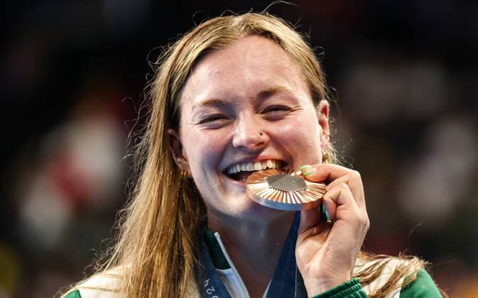 Paris 2024 Olympic Games, Olympische Spiele, Olympia, OS Paris La Defense Arena, Paris, France 29 7 2024 Swimming - Women™s 100m Breaststroke Final Ireland™s Mona McSharry celebrates with her bronze medal Mona McSharry celebrates with her bronze medal 29 7 2024  Copyright: x INPHO JamesxCrombiex 074A6556