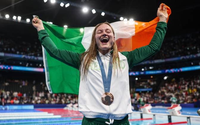 Paris 2024 Olympic Games, Olympische Spiele, Olympia, OS Paris La Defense Arena, Paris, France 29 7 2024 Swimming - Women™s 100m Breaststroke Final Ireland™s Mona McSharry celebrates with her bronze medal Mona McSharry celebrates with her bronze medal 29 7 2024  Copyright: x INPHO MorganxTreacyx MT2_6427
