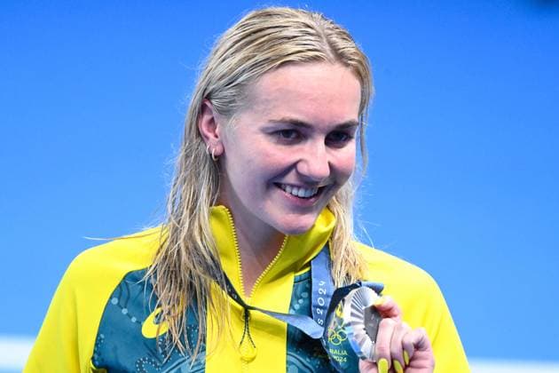 Ariarne Titmus ( AUS ) celebrates with her medal during the 2024 Olympics Games Swimming 200 m freestyle at Paris La Defense Arena on July 29, 2024 in Paris, France. ( Photo by federico pestellini DPPI Panoramic ) - JO 2024 : Natation - Jeux Olympiques 2024 - Paris2024 - Paris - 29 07 2024 DPPI Panoramic 