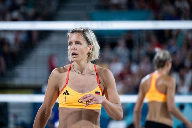LUDWIG Laura Germany is unhappy, PLACETTE Lezana, RICHARD Alexia France vs LUDWIG Laura, LIPPMANN Louisa Germany , FRA, Olympic Games Paris 2024, Beach Volleyball, Women Preliminary Round Pool F, 29 07 2024 FRA, Olympic Games Paris 2024, Beach Volleyball, Women Preliminary Round Pool F, 29 07 2024 Paris Copyright: xEibner-Pressefoto Memmlerx EP_MMR