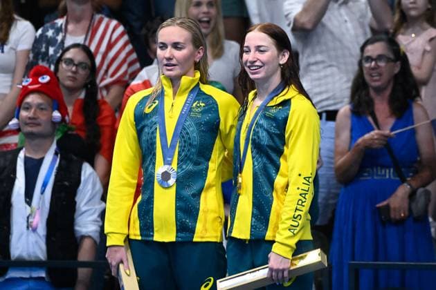 Mollie O Callaghan ( AUS ) , Ariarne Titmus ( AUS ) celebrate with their medals during the 2024 Olympics Games Swimming 200 m freestyle at Paris La Defense Arena on July 29, 2024 in Paris, France. ( Photo by federico pestellini DPPI Panoramic ) - JO 2024 : Natation - Jeux Olympiques 2024 - Paris2024 - Paris - 29 07 2024 DPPI Panoramic 