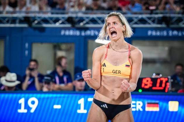 29 07 2024, Paris, Eiffel Tower Stadium Beach volleyball, Olympic Games, preliminary round, cheers Laura Ludwig GER