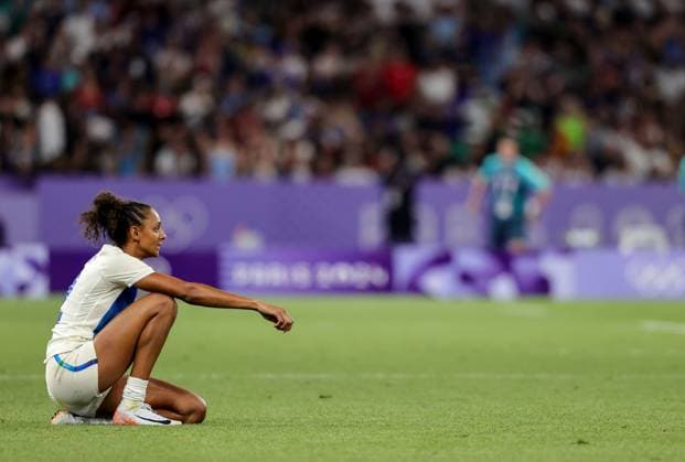 Paris 2024 Olympic Games, Olympische Spiele, Olympia, OS Stade de France, Saint-Denis, Paris, France 29 7 2024 Women™s Rugby Sevens - Quarter-Final France vs Canada France™s Anne-Cecile Ciofani dejected after the game Anne-Cecile Ciofani dejected after the game 29 7 2024  Copyright: x INPHO DanxSheridanx C36I9719