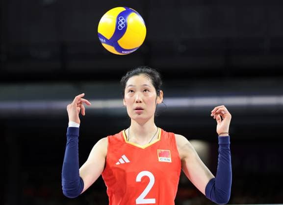 (240729) -- PARIS, July 29, 2024 -- Zhu Ting of China prepares to serve the ball during the women s volleyball preliminary round pool A match between China and the United States at Paris 2024 Olympic Games, Olympische Spiele, Olympia, OS in Paris, France, July 29, 2024. ) (PARIS2024) FRANCE-PARIS-OLY-VOLLEYBALL LixGang 