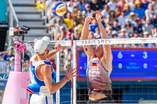 FRA, Summer Olympics Paris 2024, Beach Volleyball , Preliminary Round Group C, Match 3, Ehlers Wickler GER vs Bassereau Lyneel FRA 30 07 2024, Champ de Mars, Paris, FRA, Summer Olympics Paris 2024, Beach Volleyball , Preliminary Round Group C, Match 3, Ehlers Wickler GER vs Bassereau Lyneel FRA , in the picture Lyneel Julien FRA with Ehlers Nils GER in the block nordphotoxGmbHx xStraubmeier nph00004