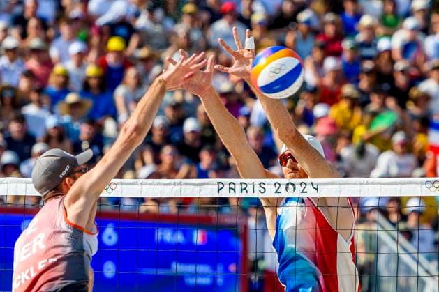 FRA, Summer Olympics Paris 2024, Beach Volleyball , Preliminary Round Group C, Match 3, Ehlers Wickler GER vs Bassereau Lyneel FRA 30 07 2024, Champ de Mars, Paris, FRA, Summer Olympics Paris 2024, Beach Volleyball , Preliminary Round Group C, Match 3, Ehlers Wickler GER vs Bassereau Lyneel FRA , in the picture Ehlers Nils GER scores the point against Bassereau Remi FRA nordphotoxGmbHx xStraubmeier nph00004