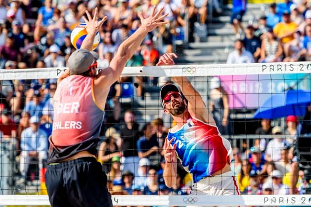 FRA, Summer Olympics Paris 2024, Beach Volleyball , Preliminary Round Group C, Match 3, Ehlers Wickler GER vs Bassereau Lyneel FRA 30 07 2024, Champ de Mars, Paris, FRA, Summer Olympics Paris 2024, Beach Volleyball , Preliminary Round Group C, Match 3, Ehlers Wickler GER vs Bassereau Lyneel FRA , pictured Ehlers Nils GER vs Lyneel Julien FRA nordphotoxGmbHx xStraubmeier nph00004