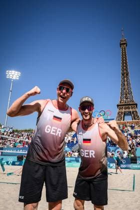 30 07 2024, Paris, Eiffel Tower Stadium Beach volleyball, Olympic Games, preliminary round Nils Ehlers left and Clemens Wickler GER cheering after victory