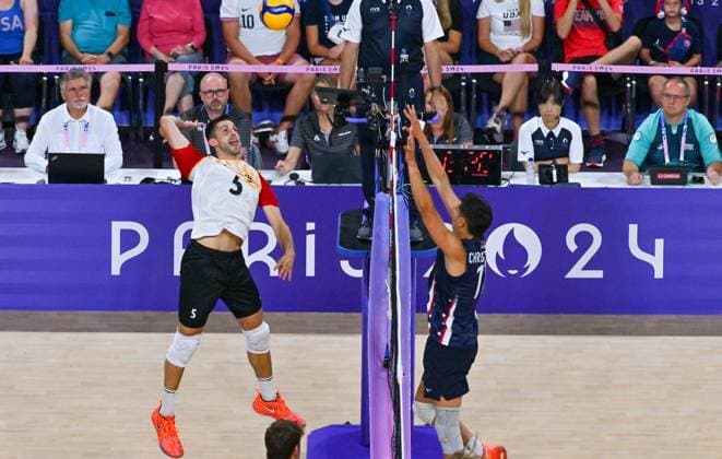 Olympic Games Volleyball GER vs USA Paris 30 07 2024 Paris 2024, Olympics, Volleyball, South Paris Arena, Men, Germany in white vs USA in blue Moritz Reichert 5 in attack vs Micah Christenson 11, Copyright: xBEAUTIFULxSPORTS TomxBlochx