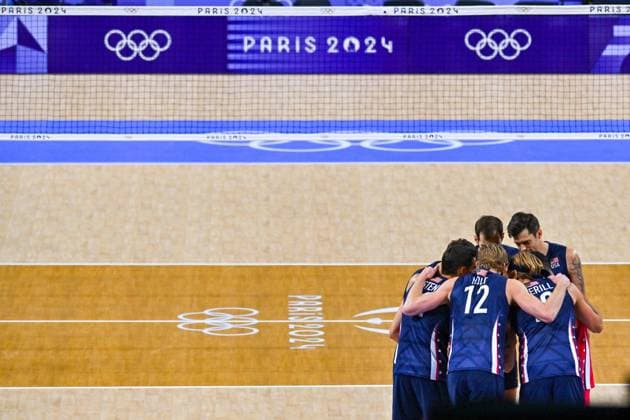 Olympic Games Volleyball GER vs USA Paris 30 07 2024 Paris 2024, Olympics, Volleyball, South Paris Arena, Men, Germany in white vs USA in blue Team USA, Logo Paris 2024 Copyright: xBEAUTIFULxSPORTS TomxBlochx