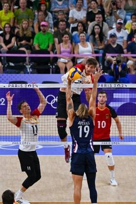 Olympic Games Volleyball GER vs USA Paris 30 07 2024 Paris 2024, Olympics, Volleyball, South Paris Arena, Men, Germany in white vs USA in blue Tobias Krick vs 19 Taylor Averill Copyright: xBEAUTIFULxSPORTS TomxBlochx