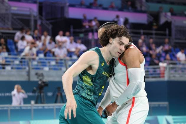 Josh GIDDEY (Australie) et Dillon BROOKS (Canada) Mens basketball, Canada vs Australia, Men s preliminary round during the Olympic Games, Olympische Spiele, Olympia, OS Paris 2024. photo Laurent Sanson DPPI Panoramic JO 2024 : BASKET BALL - Canada vs Australie - Jeux Olympiques 2024 - Paris2024 - Lille - 30 07 2024 DPPI Panoramic 