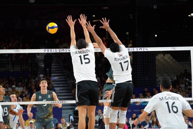 Egypt wall opposit Italy attack during Men s Volleyball - Italy vs Egypt, Olympic Games, Olympische Spiele, Olympia, OS Paris 2024 in Paris, France, July 30 2024  Copyright: xPasqualexGolia IPAxSportx xipa-ax xx IPA_48398112 IPA_Agency_IPA48398112