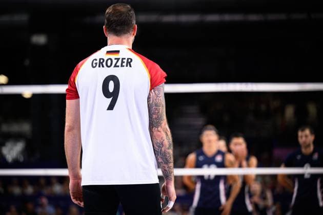 30.07.2024, Paris, Arena Paris Süd Volleyball, Olympische Spiele, Vorrunde, Deutschland (GER) vs. USA Georg Grozer ( 9 GER) *** 30 07 2024, Paris, Arena Paris South Volleyball, Olympic Games, Preliminary round, Germany GER vs USA Georg Grozer 9 GER