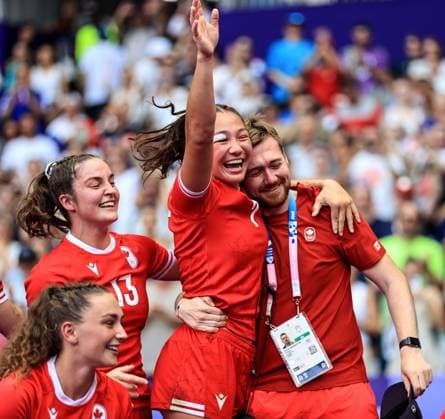 Paris 2024 Olympic Games, Olympische Spiele, Olympia, OS Stade de France, Saint-Denis, Paris, France 30 7 2024 Women™s Rugby Sevens - Semi-Final Canada vs Australia Canada head coach Jack Hanratty celebrates winning with the team Jack Hanratty celebrates winning with the team 30 7 2024  Copyright: x INPHO DanxSheridanx B39I9641