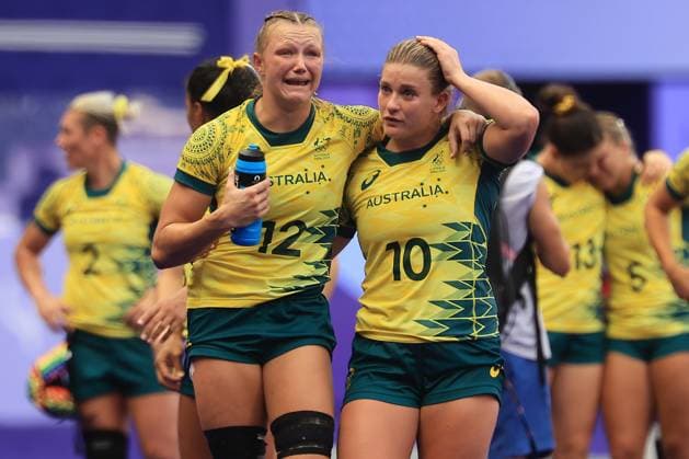OLY24 RUGBY SEVENS, Levi Maddison and Isabella Nasser (right) dejected following the Rugby Sevens WomenÕs Semi Final match match between Australia and Canada at the 2024 Paris Olympic Games, Olympische Spiele, Olympia, OS in Paris, France, Tuesday, July 30, 2024. ( NO ARCHIVING, EDITORIAL USE ONLY, NO USE IN BOOKS WITHOUT CONSENT PARIS FRANCE Copyright: xIAINxMCGREGORx 20240731141224609257