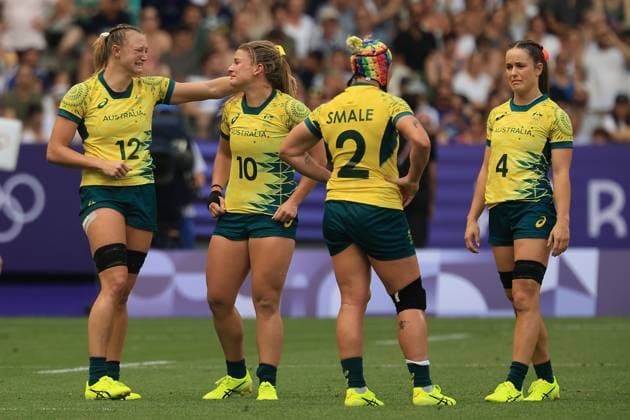 OLY24 RUGBY SEVENS, Levi Maddison and Isabella Nasser and teammates dejected following the Rugby Sevens WomenÕs Semi Final match match between Australia and Canada at the 2024 Paris Olympic Games, Olympische Spiele, Olympia, OS in Paris, France, Tuesday, July 30, 2024. ( NO ARCHIVING, EDITORIAL USE ONLY, NO USE IN BOOKS WITHOUT CONSENT PARIS FRANCE Copyright: xIAINxMCGREGORx 20240731152950049262
