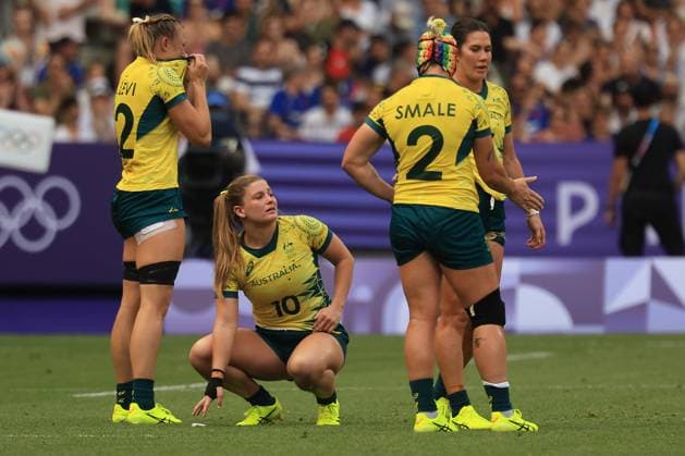 OLY24 RUGBY SEVENS, Australian players dejected following the Rugby Sevens WomenÕs Semi Final match match between Australia and Canada at the 2024 Paris Olympic Games, Olympische Spiele, Olympia, OS in Paris, France, Tuesday, July 30, 2024. ( NO ARCHIVING, EDITORIAL USE ONLY, NO USE IN BOOKS WITHOUT CONSENT PARIS FRANCE Copyright: xIAINxMCGREGORx 20240731175282586622