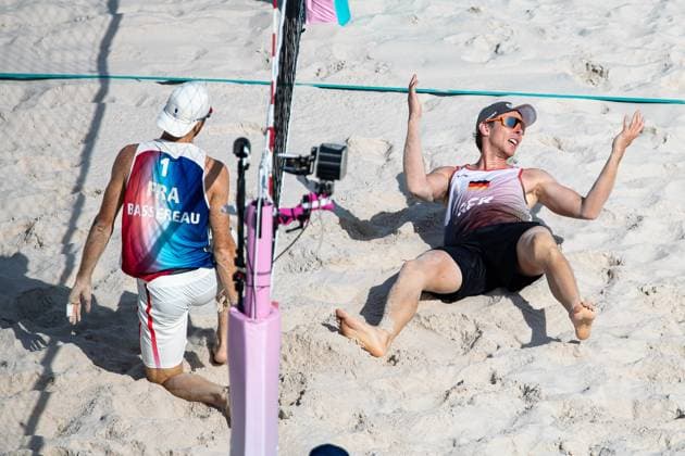 FRA, Olympic Games Paris 2024, Beach Volleyball Mens Preliminary Round Group C, 30 07 2024 Ehlers Wickler FRA vs Bassereau Lynell FRA Faul Basserau an Ehlers FRA, Olympic Games Paris 2024, Beach Volleyball Mens Preliminary Round Group C 30 07 2024 Paris Copyright: xEibner-Pressefoto RogerxBuerkex EP_RBE