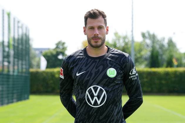 VfL Wolfsburg, Photo shoot Wolfsburg, 25 07 2024, MediaDay, Photo shoot, Portrait, Goalkeeper Marius Müller VfL Wolfsburg