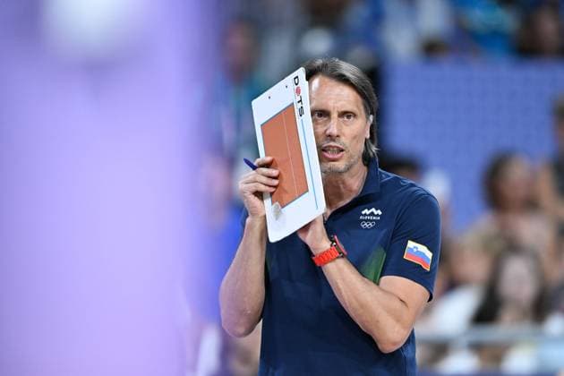 (240730) -- PARIS, July 30, 2024 -- Gheorghe Cretu, head coach of team Slovenia, reacts during the men s preliminary round pool A match of volleyball between Slovenia and Serbia at the Paris 2024 Olympic Games, Olympische Spiele, Olympia, OS in Paris, France, July 30, 2024. ) (PARIS2024)FRANCE-PARIS-OLY-VOLLEYBALL JuxHuanzong