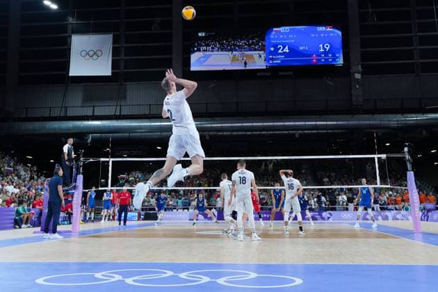 (240730) -- PARIS, July 30, 2024 -- Alen Pajenk (front) of Slovenia serves during the men s preliminary round pool A match of volleyball between Slovenia and Serbia at the Paris 2024 Olympic Games, Olympische Spiele, Olympia, OS in Paris, France, July 30, 2024. ) (PARIS2024)FRANCE-PARIS-OLY-VOLLEYBALL JuxHuanzong 