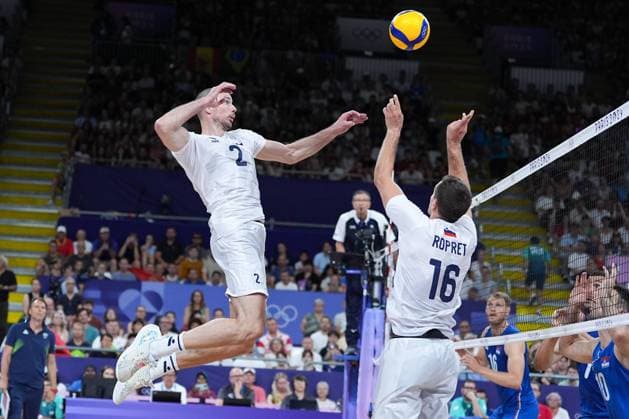 (240730) -- PARIS, July 30, 2024 -- Alen Pajenk (1st L) of Slovenia spikes the ball during the men s preliminary round pool A match of volleyball between Slovenia and Serbia at the Paris 2024 Olympic Games, Olympische Spiele, Olympia, OS in Paris, France, July 30, 2024. ) (PARIS2024)FRANCE-PARIS-OLY-VOLLEYBALL JuxHuanzong 