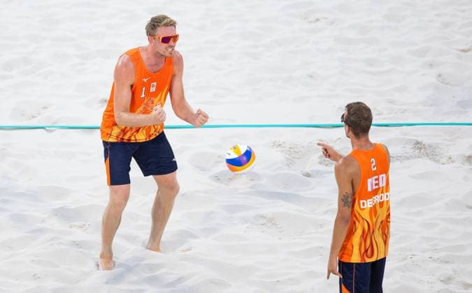 PARIS - Dutch Beach volleyball, Beachvolleyball players Stefan Boermans and Yorick de Groot in action against Chase Budinger and Miles Evans (USA), at the Olympic Games, Olympische Spiele, Olympia, OS ANP IRIS VAN DEN BROEK xVIxANPxSportx xxANPxIVx 504664443 originalFilename: 504664443.jpg