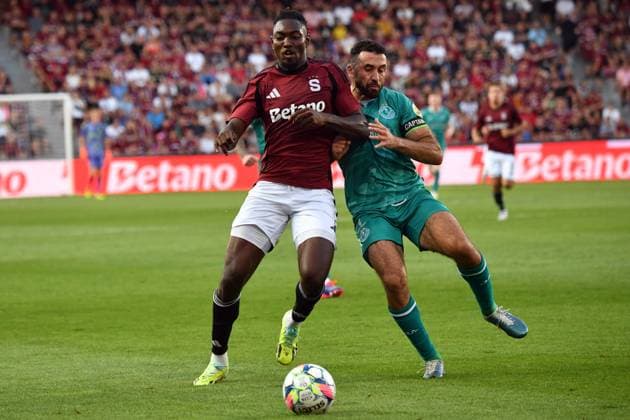 July 30, 2024, Prague, Czech Republic: VICTOR OLATUNJI of Sparta Praha (red) fight for ball with Shamrock Rover s ROBERTO LOPES (R) during second qualifying round UEFA Champions League, 2nd leg match at July 30, 2024, in Prague in the Czech Republic. 6-2 Sparta Praha win. Prague Czech Republic - ZUMAr156 20240730_aap_r156_011 Copyright: xSlavekxRutax
