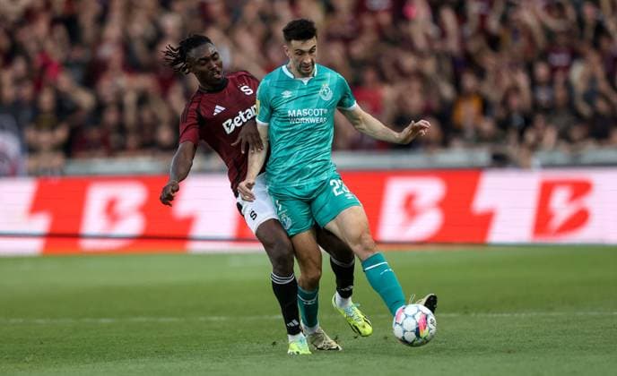 UEFA Champions League Second Qualifying Round Second Leg, epet ARENA, Prague, Czech Republic 30 7 2024 Sparta Prague vs Shamrock Rovers Rovers™ Neil Farrugia with Victor Olatunji of Sparta Prague Neil Farrugia with Victor Olatunji 30 7 2024  Copyright: x INPHO AleksandarxDjorovicx AS4A9797