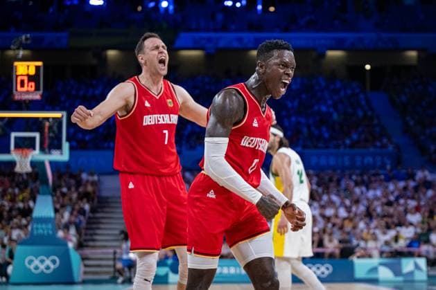 Olympische Spiele Paris 2024 Basketball Lille 30.07.2024 Vorrunde Männer Herren Brasilien (BRA) - Deutschland (GER) Dennis Schröder Schroeder (Deutschland, No.17) Schröder Schroder Johannes Voigtmann (Deutschland, No.07) Jubel *** Olympic Games Paris 2024 Basketball Lille 30 07 2024 Preliminary round Men Men Brazil BRA Germany GER Dennis Schröder Schroeder Germany, No 17 Schröder Schroder Johannes Voigtmann Germany, No 07 Jubel