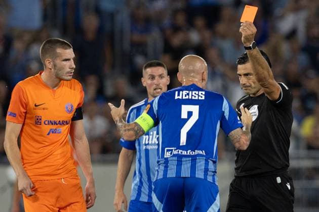 SLOVAN BRATISLAVA - NK CELJE Vladimir Weiss jr. of Slovan and referee Fabio Maresca during the 2nd leg of Second qualifying round of the UEFA Champions League football match between SK Slovan Bratislava and Celje. Bratislava, Slovakia, July 30, 2024. PUBLICATION NOT IN SLOVAKIA Copyright: xx 080A6840