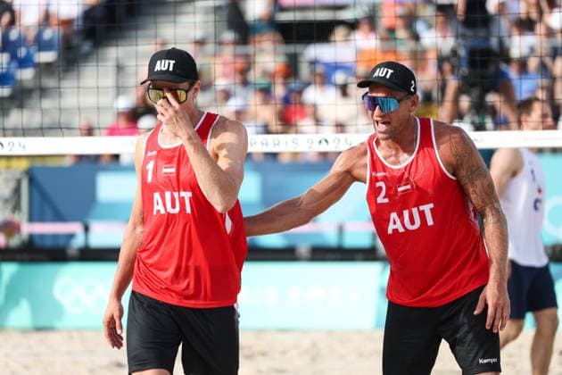 OLYMPICS - Olympic Summer Games 2024 PARIS,FRANCE,31.JUL.24 - OLYMPICS, Beach volleyball, Beachvolleyball - Olympic Summer Games Paris 2024, preliminary phase, men. Image shows the rejoicing of Julian Hoerl and Alexander Horst (AUT).  GEPAxpictures xArminxRauthner