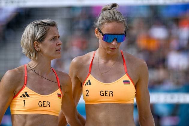 Sport Themen der Woche KW31 Sport Bilder des Tages Olympische Spiele Beach volleyball, Beachvolleyball ; Paris 31.07.2024 Vorrunde, Frauen, GER-SUI, Laura Ludwig (1, GER), Louisa Lippmann (2, GER), *** Olympic Games Beach Volleyball Paris 31 07 2024 Preliminary round, Women, GER SUI, Laura Ludwig 1, GER , Louisa Lippmann 2, GER , Copyright: xBEAUTIFULxSPORTS TomxBlochx